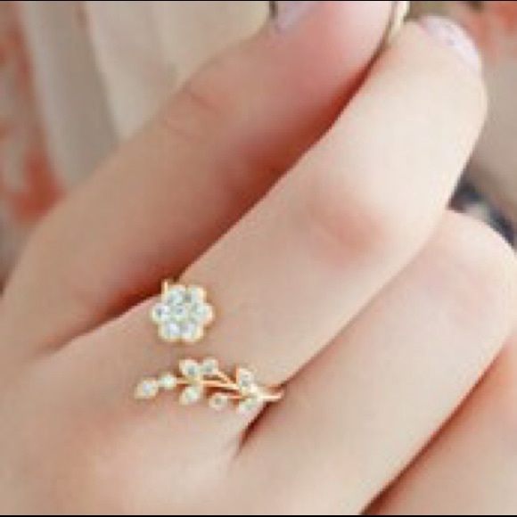 Floral ring - Picture 4 of 5